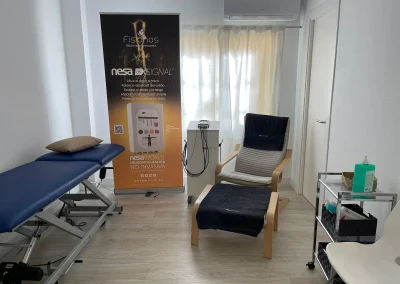 sala con maquina de neuromodulacion